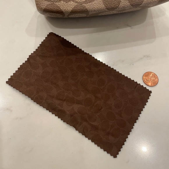 🤎Coach glasses case with original cloth cleaner - Picture 6 of 6